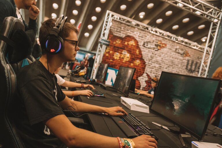 What to Look for When Buying a Gaming Monitor? Key Specs